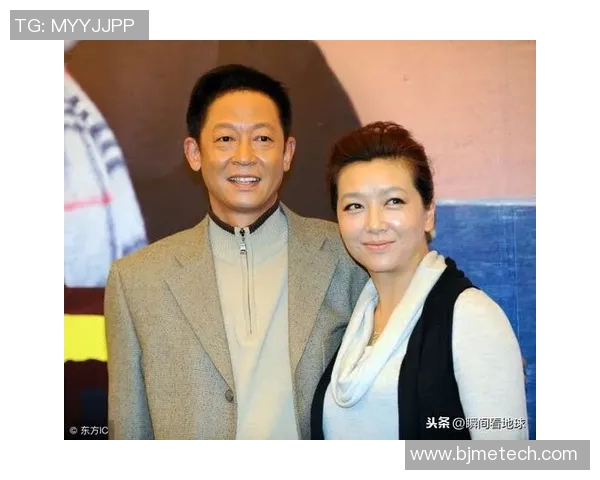 刘邦与当代足球明星亲密合影展现历史与体育的完美结合