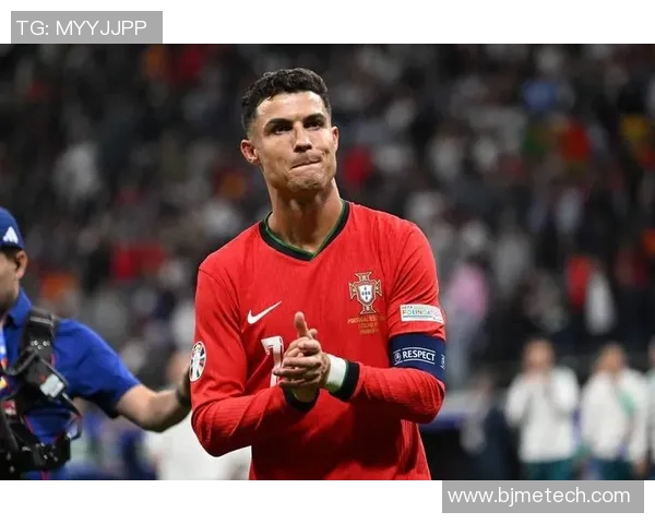 全球足球巨星年收入揭秘:谁是收入最高的球员与背后的财富故事