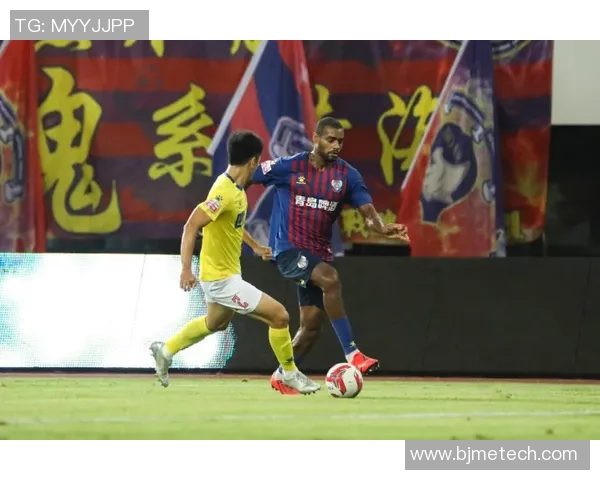 足球明星意外受伤踢断腿引发关注送轮椅助力康复之路