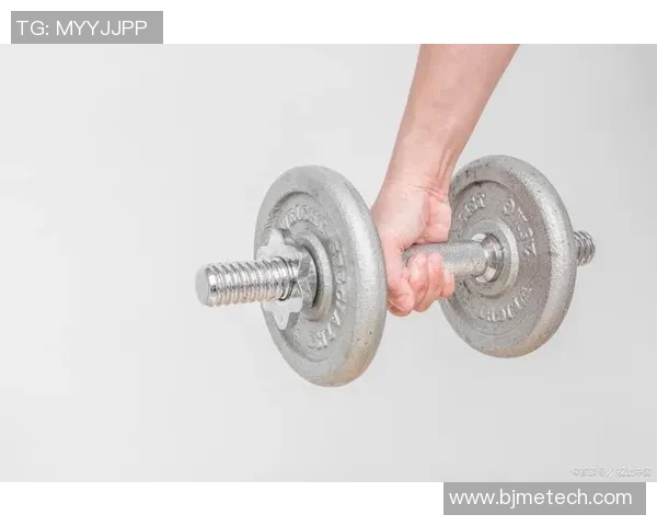 拳击空击哑铃训练法助你塑造完美身材提升力量与耐力的全新体验